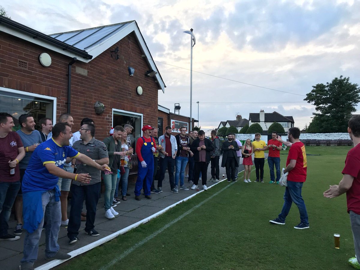 PudsPubCrawl's tweet photo. £100 total Cash 💰@DirtyLeedsLover Comme pints and a Tshirt @gbrSam given out in the Raffle at @PSLCC #ppc15 stop no15! Well done to all our winners! #pudsey https://t.co/Tg0yoMYUAv