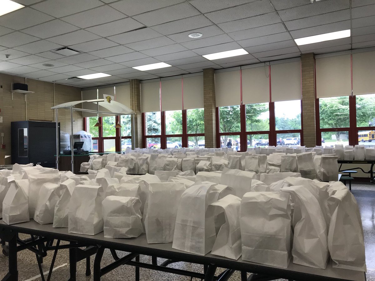 Ppal_Delgado's tweet photo. Day of Service at UMS today. 900 people 14 projects serving, school, community and beyond. Give kids opportunities to serve to dev EMPATHY. https://t.co/VxWh0g3tG8