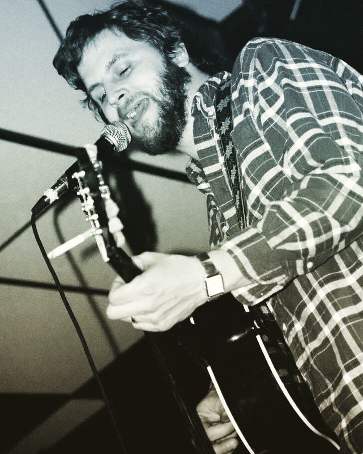 GuitartownTwang's tweet photo. #SteelStringSessions @KennyRoby SUN JUNE 10 4pm @SteelStringBrew in @CarrboroTownGov. $10 minimum suggested donation. All contributions go to the artist. https://t.co/d7DlYZbzL6