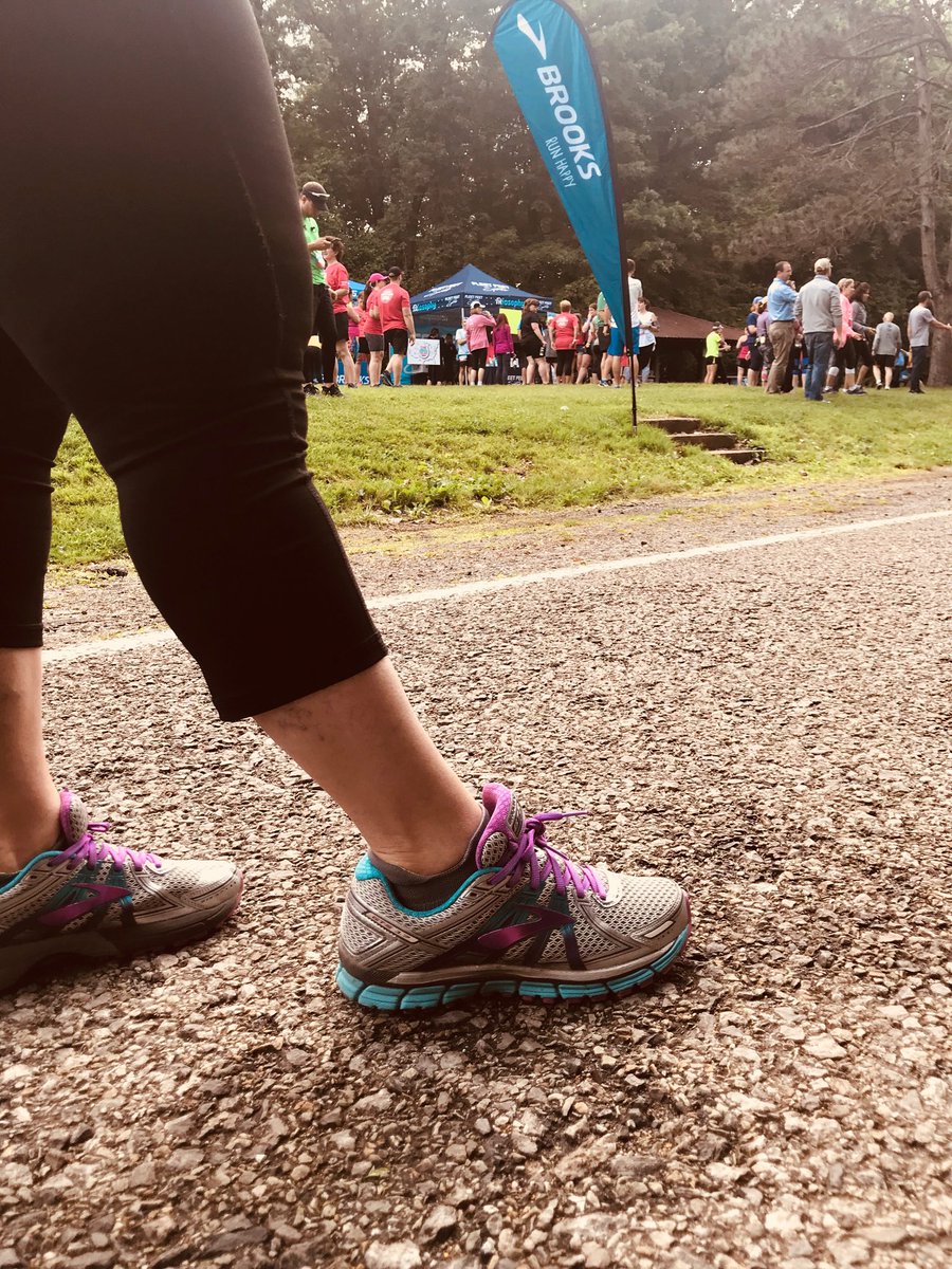 AJM0212's tweet photo. Almost time for #thebigrun @FleetFeetPitt @brooksrunning https://t.co/g6rDF28eIf