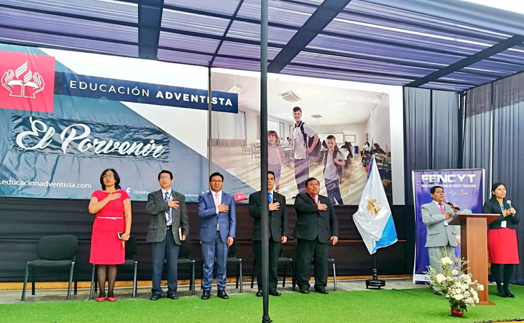 nmendigure's tweet image. 150 Proyectos de Ciencia y Tecnología fueron presentados por los estudiantes de Secundaria de la @IEAElPorvenir en la FENCYT 2018 denominado "Eureka" y aún #LoMejorEstáPORVENIR @edgardlluz