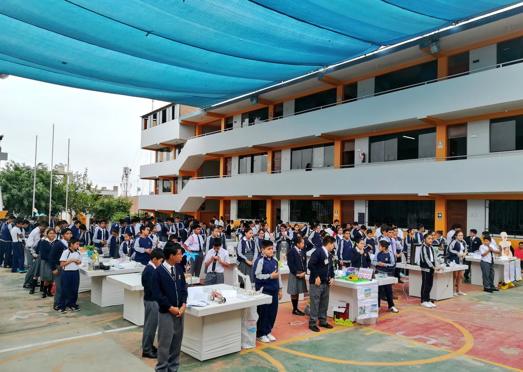 nmendigure's tweet image. 150 Proyectos de Ciencia y Tecnología fueron presentados por los estudiantes de Secundaria de la @IEAElPorvenir en la FENCYT 2018 denominado "Eureka" y aún #LoMejorEstáPORVENIR @edgardlluz