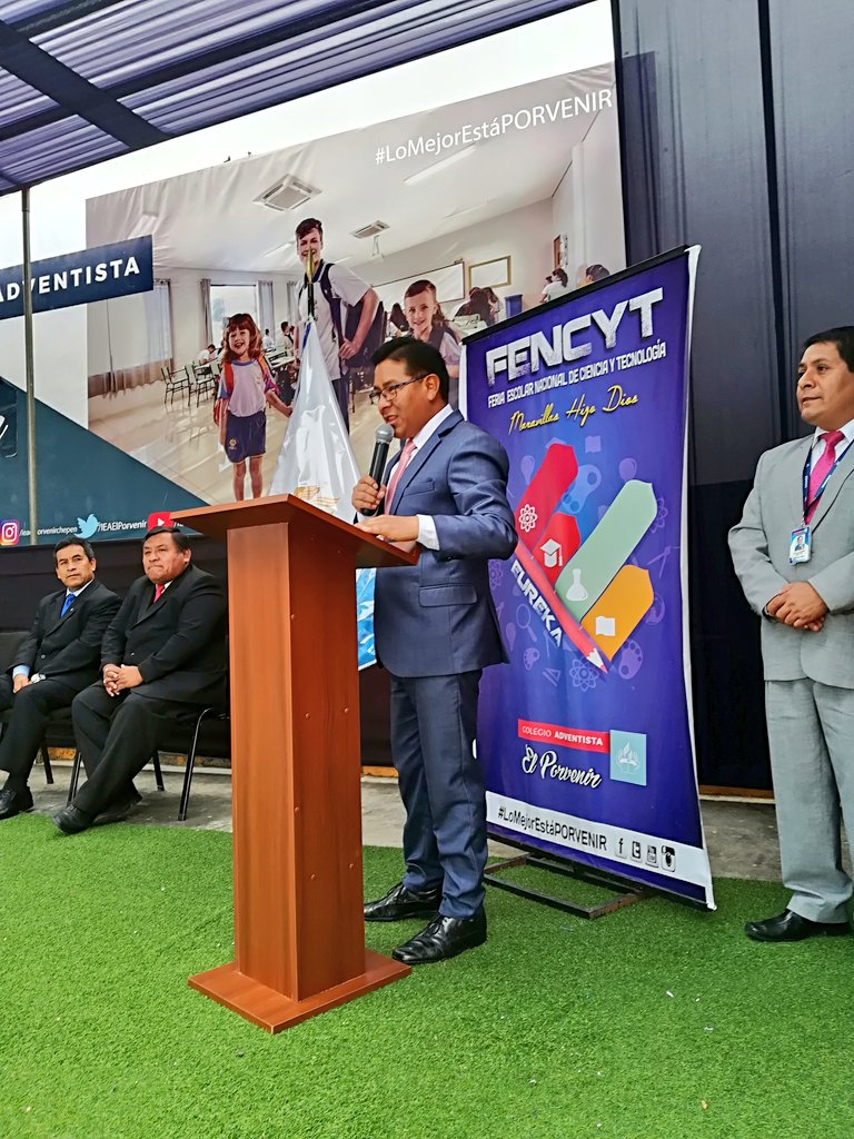 nmendigure's tweet image. 150 Proyectos de Ciencia y Tecnología fueron presentados por los estudiantes de Secundaria de la @IEAElPorvenir en la FENCYT 2018 denominado "Eureka" y aún #LoMejorEstáPORVENIR @edgardlluz