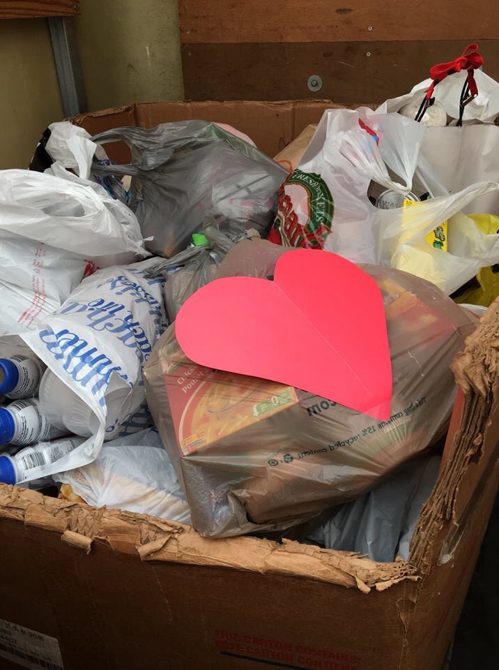 CityofLdnOnt's tweet photo. The #CurbHunger Food Drive thanks Zone C residents for the generous donations today! If tomorrow is your waste collection day, please consider placing a non-perishable food donation in a bag/box labelled Food Drive next to your Blue Box in the morning. #LdnOnt @LondonFoodBank1 https://t.co/UBxXdumndp