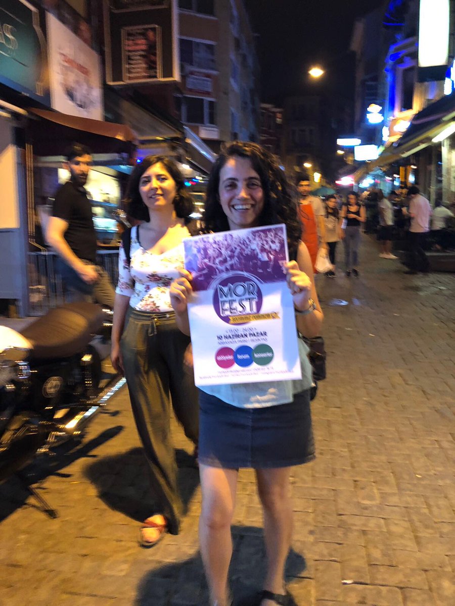 morkadinfest's tweet photo. Kadın başımıza hem de gece gece çıktık afişe. Çünkü MorFest bir tutkudur bizde; çünkü sırrımız kadın dayanışmasına olan inancımız 💜 sen de gelsene 💃🏻#morfest https://t.co/Kh0kbBMP3w