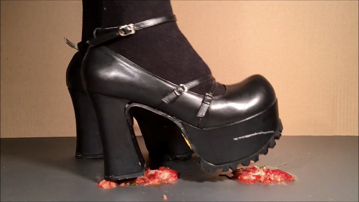 boots_trample's tweet photo. She crushed on strawberry by  lugged sole goth pumps. いつもお馴染みの、靴底がギザギザのゴスロリパンプスで、2���のイチゴを跡形もなく踏みつぶしてもらった時の動画をYouTubeに公開しました！
小さないちごに付けられたゴツい足跡に興奮が止まらないです。
https://t.co/2rbnj2t2Nq https://t.co/sEF2livb2K