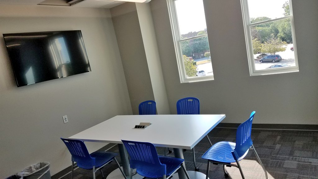 MSUTexas's tweet photo. The MSU Texas Flower Mound study and tutoring area is ready for students! #MSUTexas https://t.co/wv5KGv8DuS