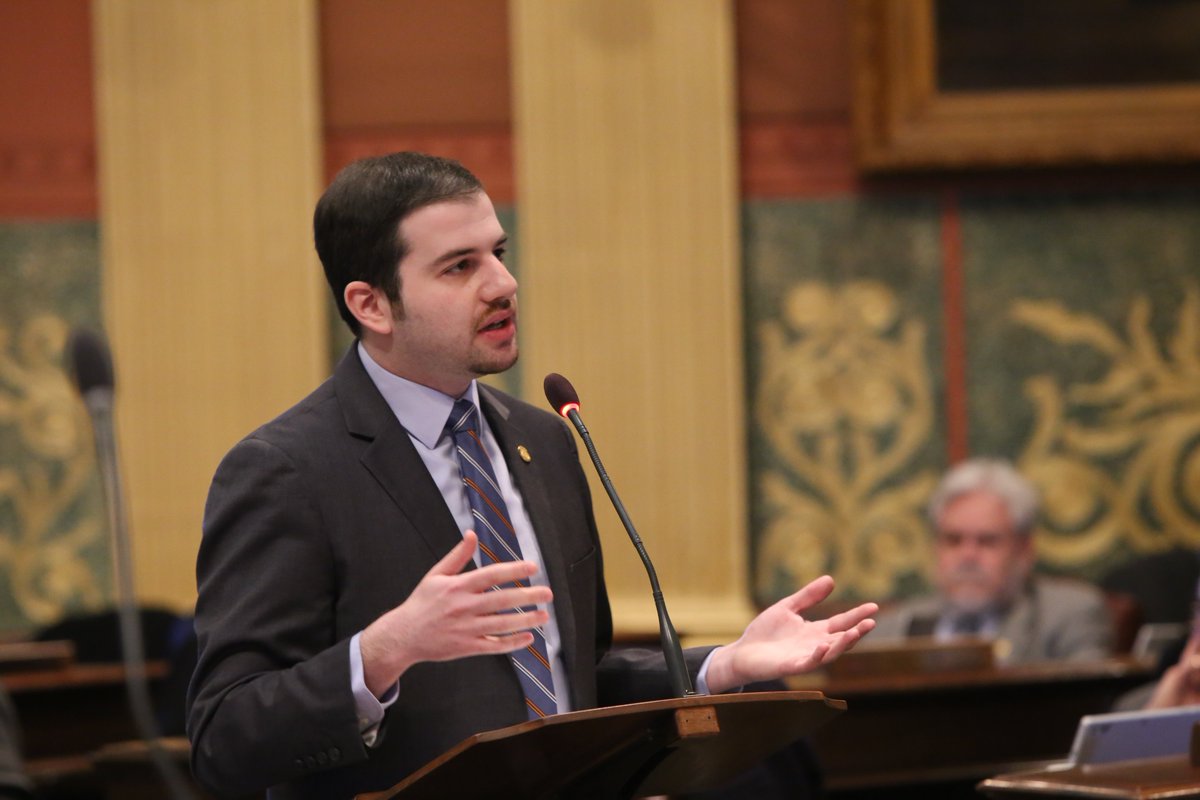 MIHouseDems's tweet image. Statement from state Rep. Jeremy Moss on his vote against a proposal to repeal prevailing wage: ow.ly/E86D30knunh

&quot;I will never undercut Michigan’s working families, and that is why I voted no on repealing the prevailing wage law.”