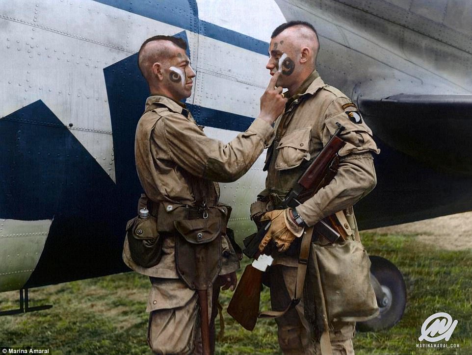 IntlVibeTech's tweet photo. D-Day-1. Clarence Ware applies war paint to Charles Plaudo in England. Members of the Filthy Thirteen section - US 101st Airborne Div. The idea by unit sergeant Jake McNiece, who was part Chocataw. Photo by Marina Amaral. https://t.co/ijkcmPuehA https://t.co/FH7LxjiO40