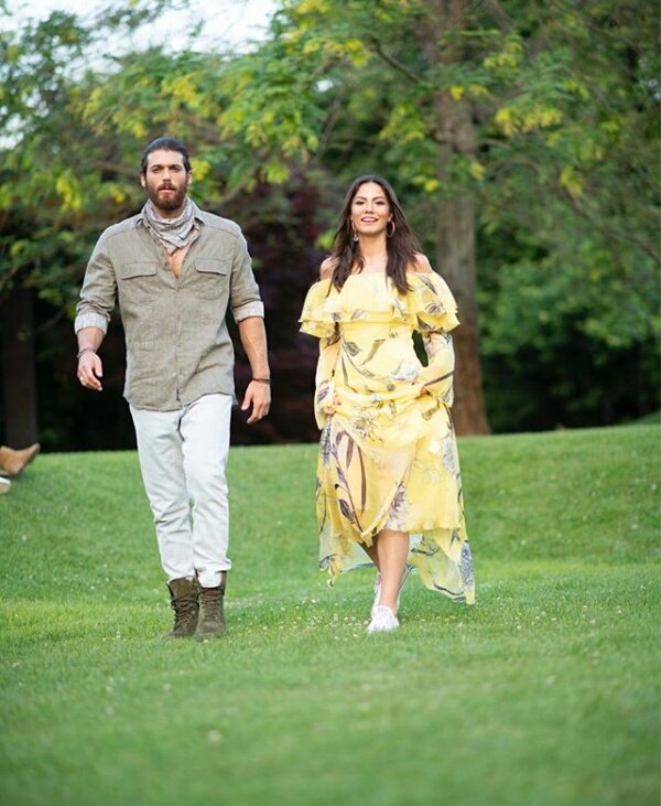yarendadr1's tweet photo. Vee Yılın çifti geliyor 😍❤ #DemetÖzdemir #canyaman
 #Erkencikuş Yakında @startv 'de huhuvv 💃💋🙈 
O zaman Dans 💃💋🙈❤ https://t.co/YDe7WV2xCz