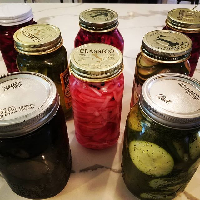 Billie_Badger's tweet photo. Ladies and gentlemen. The June line-up is here. Homemade #dillpickles, #pickledonions, and #pickledcabbage. We goin in. Will's Dills ready for action. https://t.co/e8qpb0s1V5 https://t.co/m35wA2oRdc