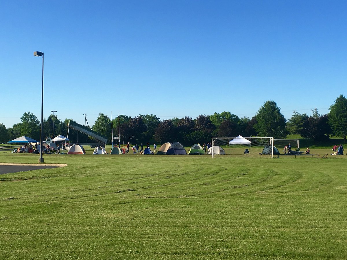 SBOffice2018's tweet photo. HUGE thanks to everyone who came out to help with the senior prank! https://t.co/jvsxS48GGH