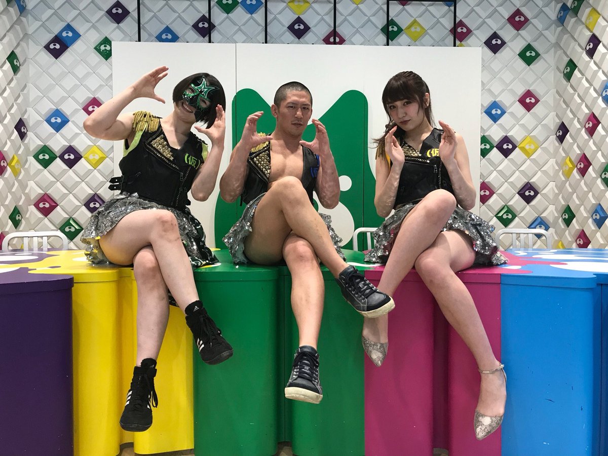 zacyuki's tweet photo. 急に大石リーダーに呼ばれて楽しそうだしアップアップガールズ(偽)になった!偽という本物!そういうこと!ユキも人生アップアップしてたから丁度いい\(^o^)/坊主とマスクと適当で頑張る💪
今月27日はみんなで切羽詰まろう✨
#tjpw
#uugirl
#25歳です https://t.co/dudvAvWWMh
