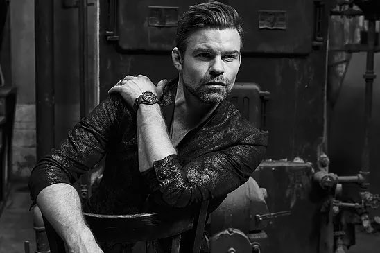 DGilliesSource's tweet photo. 📸 | Daniel Gillies for @prunemagazine 

🎤 | Interview:
- PRUNE: What are you working on?

- DG: I'm finishing a Pilot to a 6-Part Series with my friend Josh Covitt. It's set in New Zealand and Los Angeles. A black comedy. https://t.co/toR23jc62p