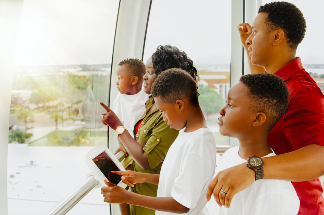 #FathersDay the iconic way! Soar with your family in a private capsule with an @ocb_orlando beer flight, tailgate games, and priority boarding for ﹡only $139﹡
Book now to save >> bit.ly/ICONICdad