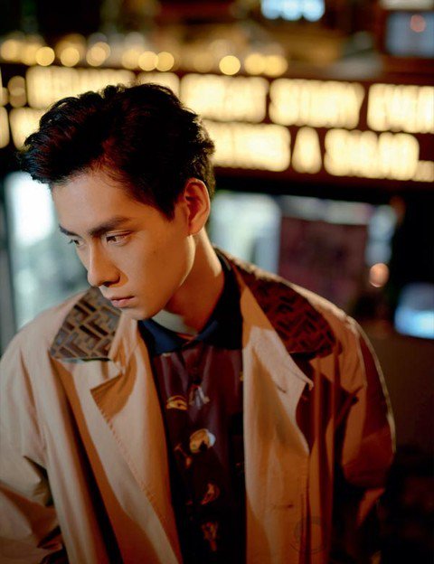 huyitian_intl's tweet photo. [TRANS] Esquire China March 2018 Issue with #HuYiTian  2/3

#胡一天 talked about the interest that he received because of #ALoveSoBeautiful, his acting, his fans, his idol, what he looks for in a partner, and his outlook for the days ahead. https://t.co/hw7eKU528F