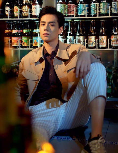 huyitian_intl's tweet photo. [TRANS] Esquire China March 2018 Issue with #HuYiTian  1/3

#胡一天 talked about the interest that he received because of #ALoveSoBeautiful, his acting, his fans, his idol, what he looks for in a partner, and his outlook for the days ahead. https://t.co/GNeG00g60v
