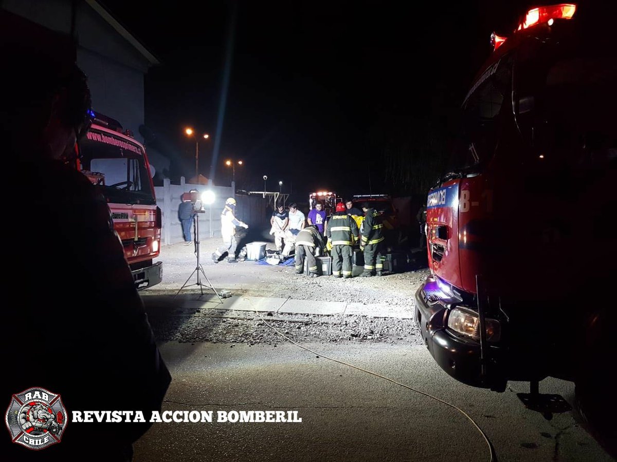 RABCHILE's tweet photo. Bomberos San Fernando

Ahora #RAB11 se encuentra en 10-5 (Emergencia con Materiales Peligrosos) en Villa Alborada, Block 8. 

Se trata de persona con ingesto de Cianuro.

Unidades: B-1 H-1 HX-1

RT: @Bomba_LoMiranda

#RAB 
#REVISTAACCIÓNBOMBERIL #BOMBEROSDECHILE https://t.co/XfweUKCZ62