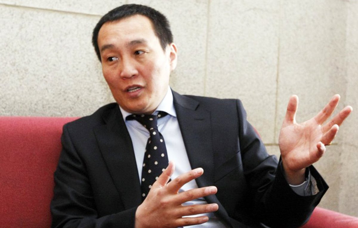 100 жилийн өмнө амласан их мөнгөнд толгойгоо төртэйгөө худалдаад 64 зүйлийн гэрээ гэгчээр тусгаар тогтнолоо сольчихсон ноёд байсан. Тэдний сүнс сэрчихсэн юм биш биз. Тийм сүнс шүглэсэн Засгийн газар эртхэн огцорсон нь дээр дээ.
dnn.mn/%D1%85-%D1%82%…