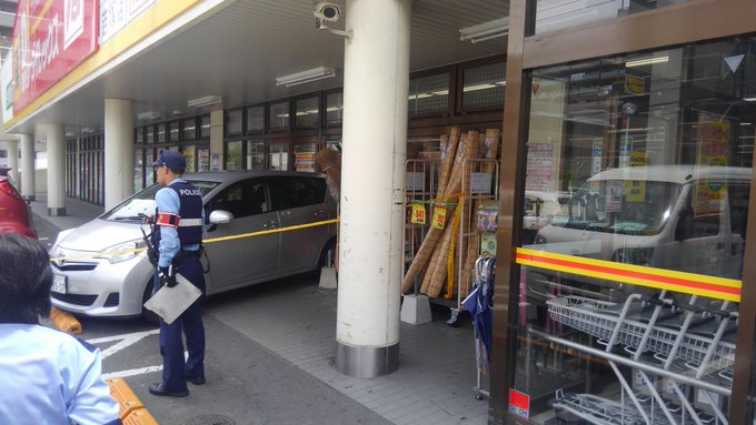 事故 ダイレックス吉塚店に女性 67 の乗用車が突っ込み 客2名軽傷 福岡市博多 まとめダネ
