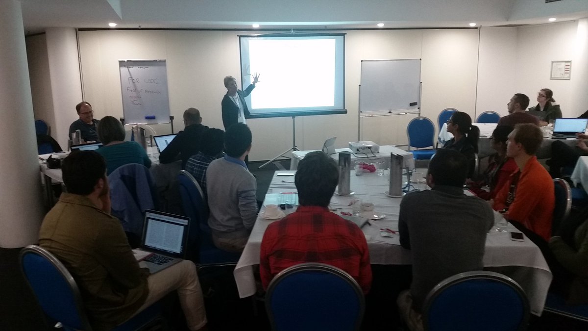 MattDavisNZ's tweet photo. Halina Rubinsztein-Dunlop giving grant writing tips at #Idea18 Factory @ARC_EQUS @FLEETCentre https://t.co/78bTG6BPwE