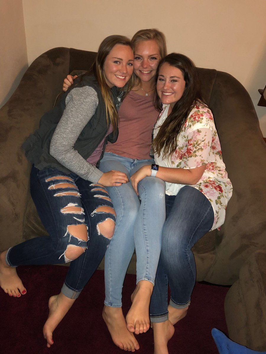 bina_34's tweet photo. happy birthday, love 💕 @Amelia_Stene https://t.co/HLNLjSOYeY