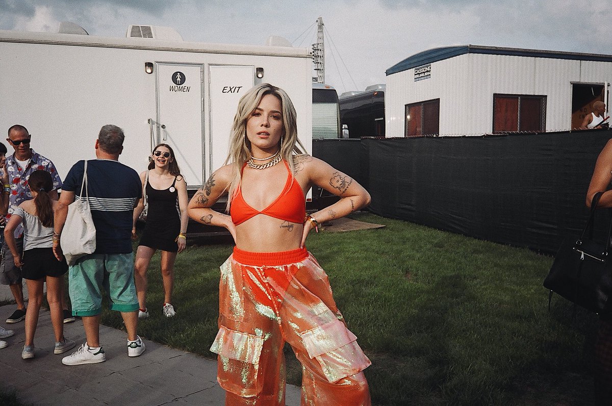 blackprints's tweet photo. gov ball with @halsey 🧡🔥✨ shot on portra 400 https://t.co/U5m05aXynp
