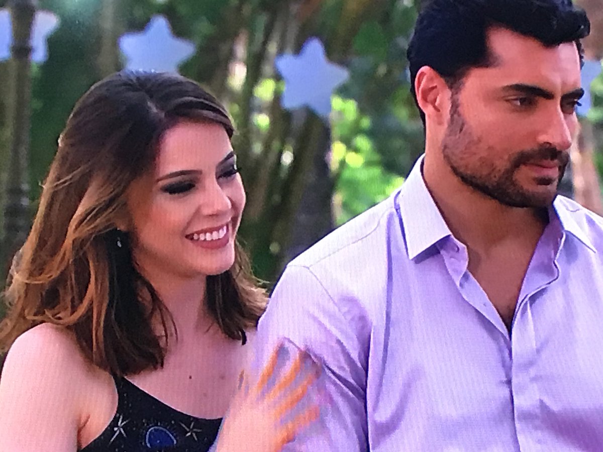 Gabriela_MGSs2's tweet photo. Tão lindos meu casal  #cdaeternamente https://t.co/bWK5ysufW7