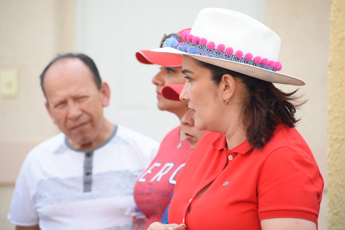 RocioDiazMon's tweet photo. En #RealCastel puedo regresar y verlos a la cara, porque cuando fuí presidenta cumplí todos mis compromisos, hoy vamos a seguir haciendo crecer a #Tecámac. https://t.co/Y2icwEBQ2U