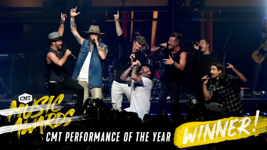 CMT PERFORMANCE OF THE YEAR goes to... @backstreetboys and @FLAGALine, 'Everybody (from #CMTcrossroads).' #CMTawards