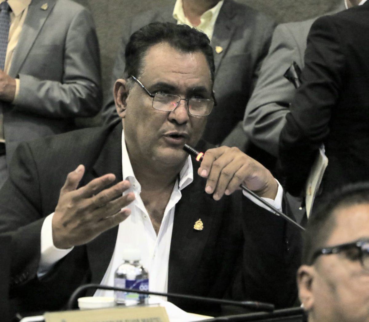 Congreso_HND's tweet photo. Proyecto Mario Edgardo Segura (PL) Se faculta a @SEFINHN a establecer una asignación en el presupuesto 2018 una partida por 12 millones de lempiras para ejecución de obras en la Municipalidad de Catacamas, Olancho y Trojes El Paraíso.
#SesionCN https://t.co/8RbfgT079U