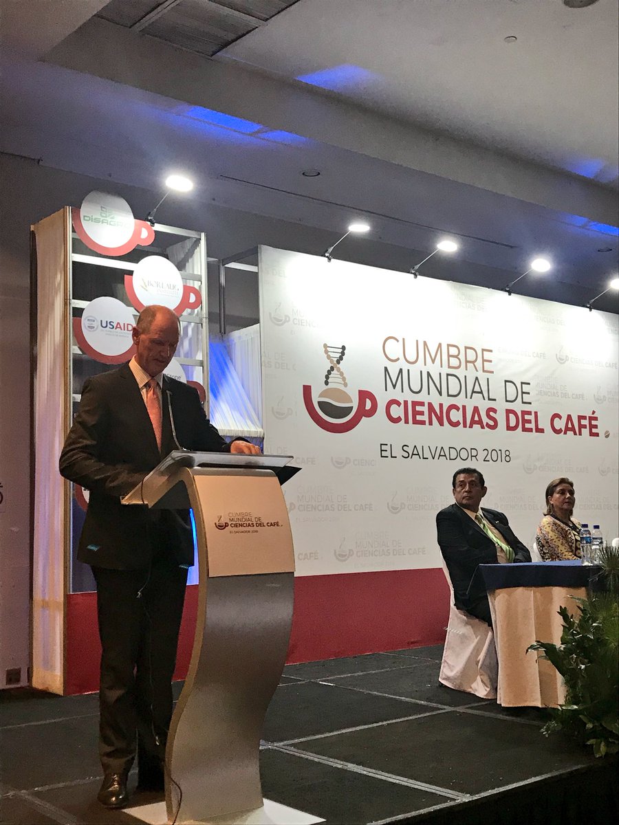 Espero que esta semana sea el comienzo de una relación fructífera entre El Salvador y el Reino Unido en el área del café!☕️🌱 <a href="/HMAGarside/">Bernhard Garside🇬🇧</a> #BritishWeek2018 🇬🇧#WorldCoffeeSummit