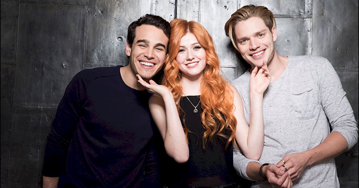 JEMR0SENDE's tweet photo. If you are still here, fighting to save SHADOWHUNTERS, rt this tweet. 
Ps: thank you for all of your tweet, for all of your love and passion. We're doing amazing, family.

#SaveShadowhunters #PickUpShadowhunters https://t.co/ZDjSwYKynV