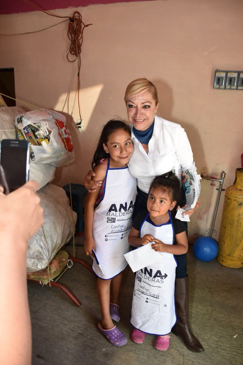 AnaBalderasMx's tweet photo. Dicen que soy incansable porque no me detengo al caminar por las calles de #Atizapán entregando mis propuestas; quiero garantizar entre muchas cosas, la implementación de #BecasCulturales y así apoyar a los tantos artistas que existen en nuestro municipio. #ContigoAtizapanGana https://t.co/dbrMXYWm4q