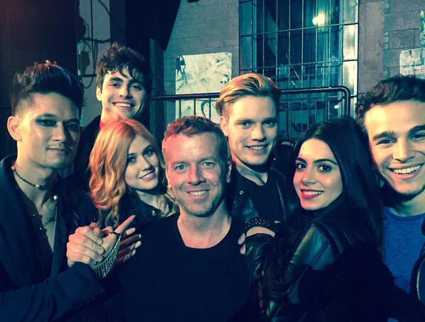 LdcLiza's tweet photo. Don’t take the Shadow World from me.
these guys could make it as magical and mysterious as it was in the book.
This is not last hunt. 
#SaveShadowhunters
#PickUpShadowhunters 
@hulu @FreeformTV @netflix https://t.co/dRpBOQgJiB