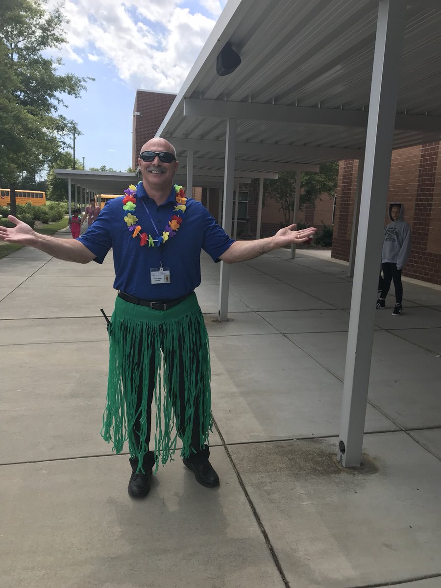 BogerBeacons's tweet photo. We had a great time at our PBIS celebration! #luaufun #RoyalBoger https://t.co/yeDxD3pVYl
