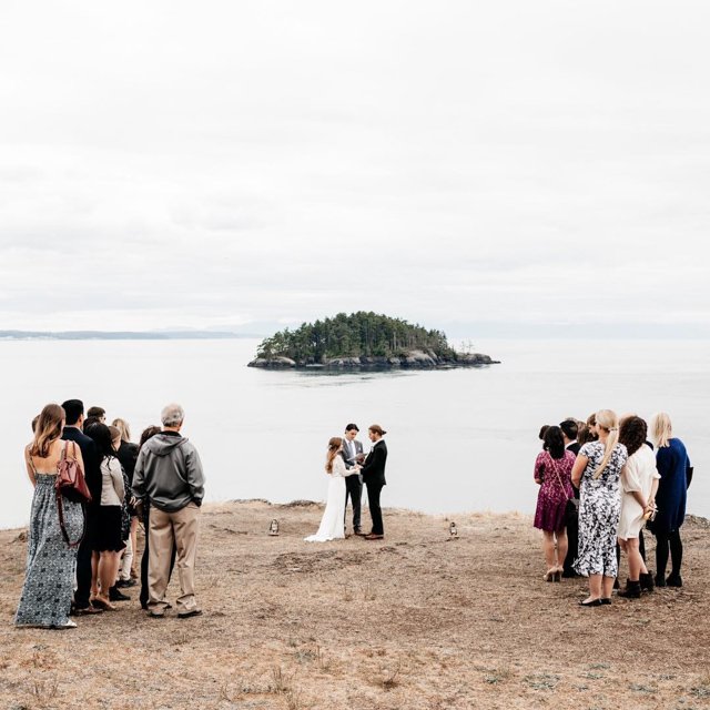 Jewelryworks's tweet photo. #Congratulations to Emily &amp; Justin ion their #Wedding! #ThankYou for sharing these beautiful photos with us. Wishing you every happiness!  #Love #GreenLakeJewelry #GreenLakeCouples https://t.co/D0E1XDIucQ