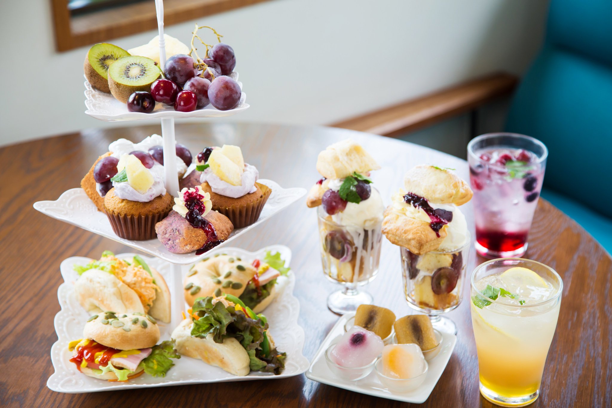 倉敷アフタヌーンティー Twitterren 倉敷アフタヌーンティーメニュー 中庄地区の初登場mar Go Cafe マーゴカフェさんです 2人前の写真です 人気のベーグルサンドを食べることが出来ます 飲み物もアルコールも選べて いろんな種類から二杯選べるので 倉敷アフタヌーンティー Twitterren 倉敷アフタヌーンティーメニュー 中庄地区の初登場mar Go Cafe マーゴカフェさんです 2人前の写真です 人気のベーグルサンドを食べることが出来ます 飲み物もアルコールも選べて いろんな種類から二杯選べるので