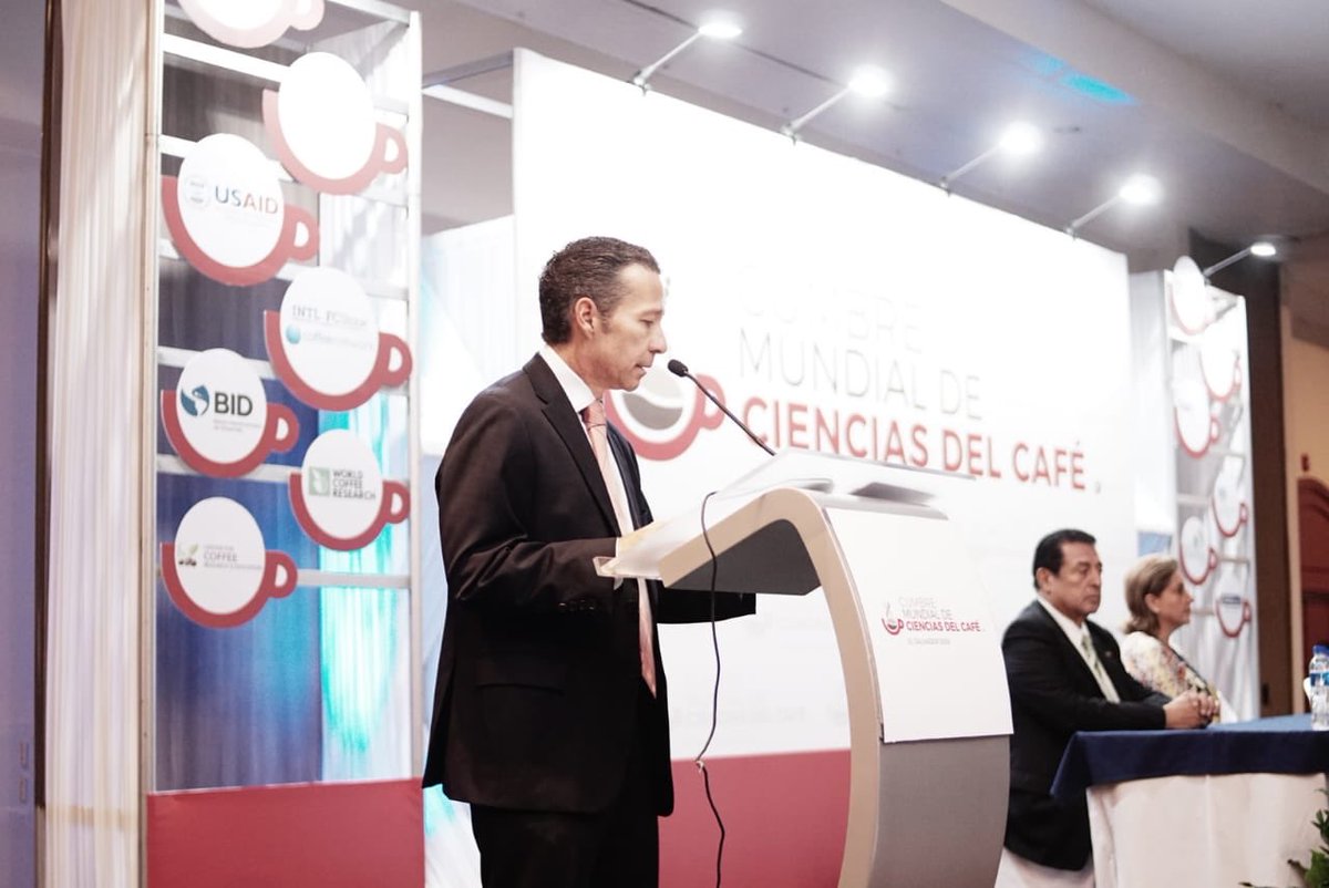 Con palabras del embajador británico en El Salvador, Dra. Elsa Murano, charla de Aaron Davis y bienvenida de Carlos Borgonovo de ABECAFE, arrancó la 2nda Cumbre Mundial de Ciencias del Café #Coffee #ElSalvador