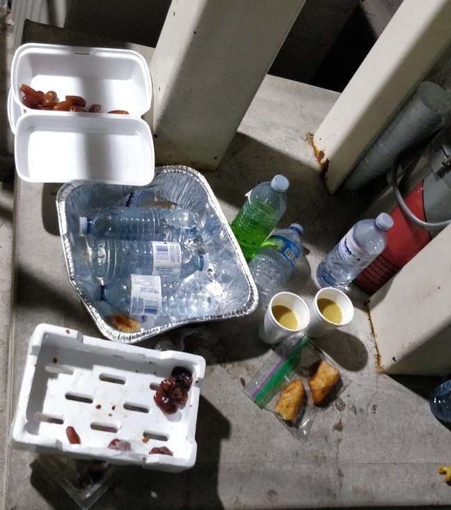 WasteFreeMuslim's tweet photo. I'm pretty sure there is some reward in cleaning up house of Allah 🕌. 
While we must spend most time getting best of these last few days, let's not forget to be #WasteFreeMuslims 

#WasteFreeRamadan #GreenRamadan #Ramadan #QiyamNights https://t.co/QD2uDTfuSY