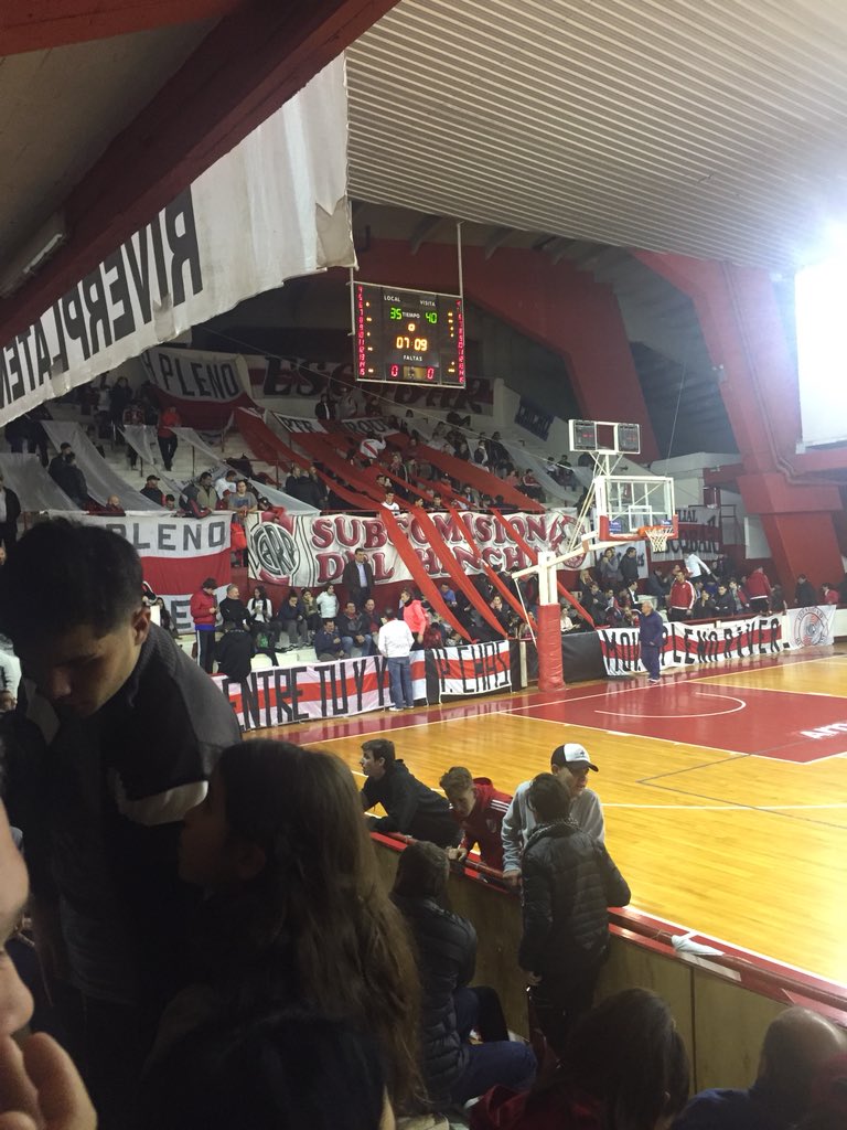 yamimaller's tweet photo. Juega la gallina 🐔#FEDERALenDEORTV https://t.co/ovffPIKrVJ