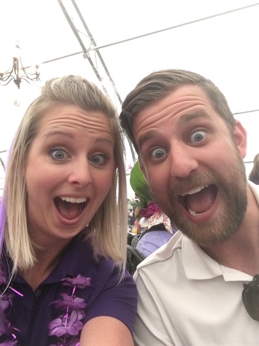 KelSincR's tweet image. Best selfie twins! @LeavingThomas #localceleb #Golf4GirlsYYC