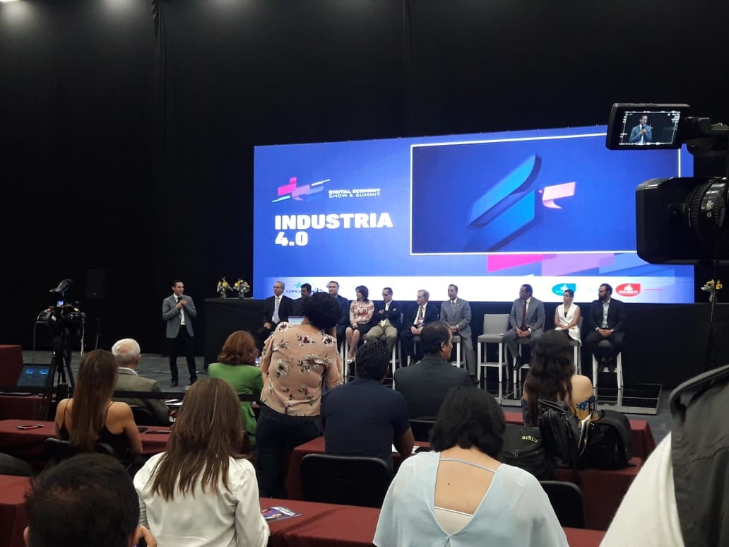 Isaac_CANIETIO's tweet photo. Hoy en la mañana participamos en representación de Mario de la Cruz, Pre Canieti Nacional en la  inauguracion DES2018 evento que reunirá a 3000 pymes, Academia con la finalidad de impulsar digitalización de pymes en Jalisco #Canieti https://t.co/PyLYugXJ06