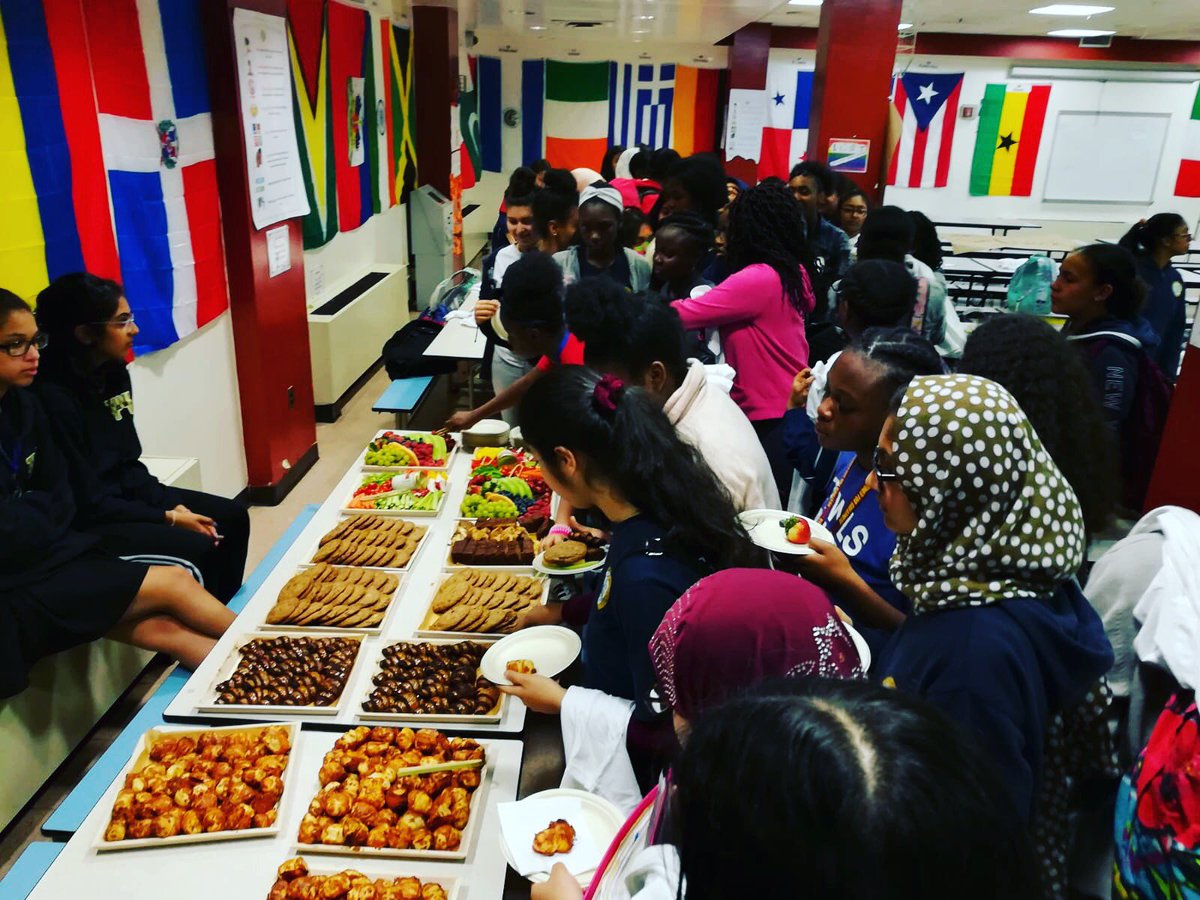A huge thanks to @BreadsBakery for generously feeding our students at #TYWLSQueens today to help them celebrate their culminating event! #citizenuncensored #citizenbook #cwpnyc