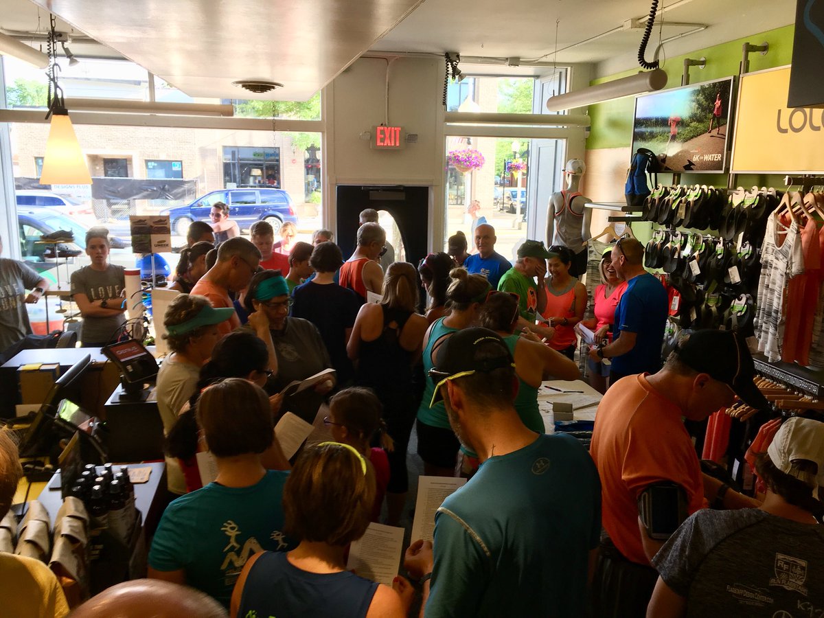 RunningLab's tweet image. Celebrating #globalrunningday2018 with @brooksrunning with a community scavenger hunt!