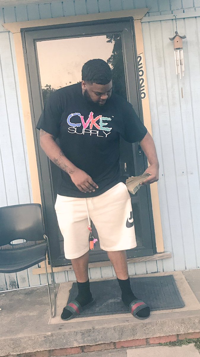 AFNF_Ellis's tweet photo. It’s All Fam supplying this Cvke shit............ literally #CvkeSupply🎂🤷🏽‍♂️ https://t.co/wDnO6wFach