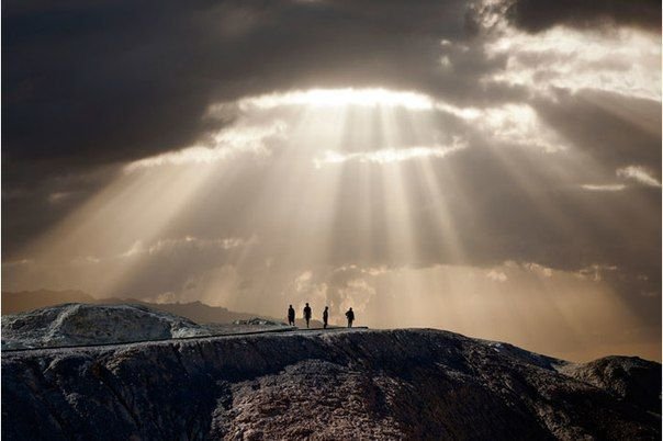 noveliciouss's tweet photo. It is good to have an end to #journey toward,
but it is the journey that matters, in the end. 
Hemingway
#writing https://t.co/4tzMO402td