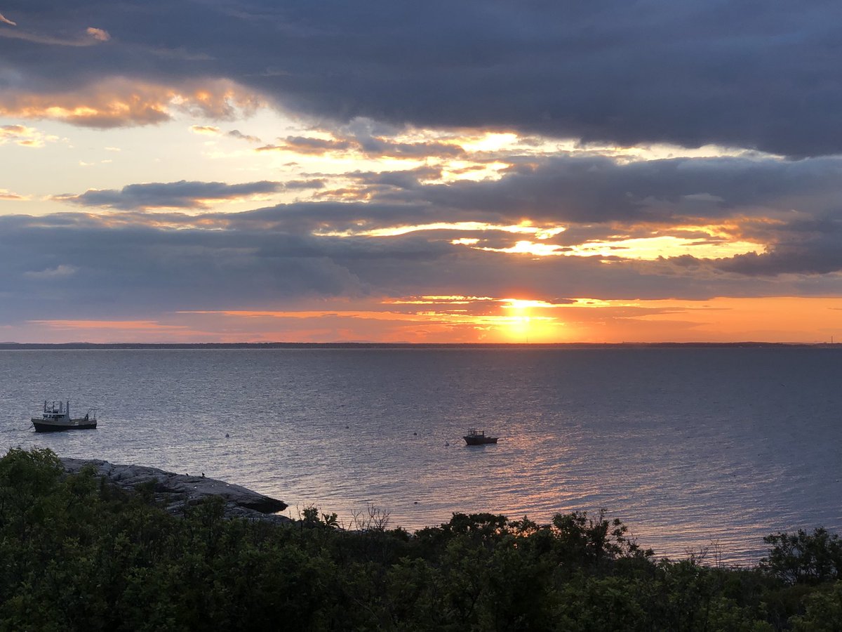 MEEGSML18's tweet photo. We get some amazing sunsets 🌅 https://t.co/cnbzlnAuFj