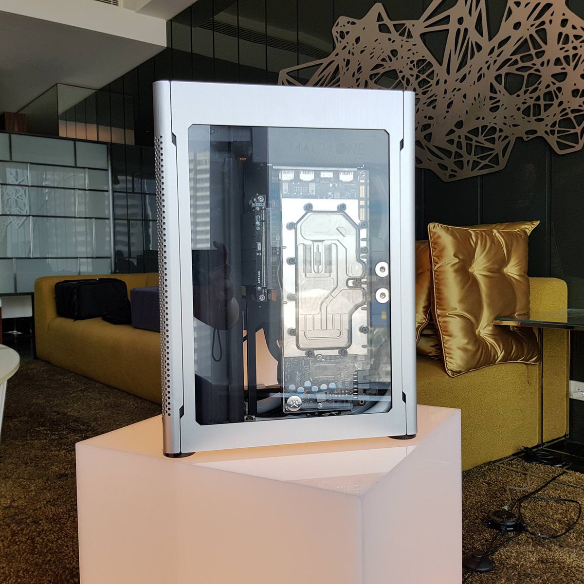 sff_lab's tweet photo. Here's the Chimera MachOne in the flesh! Our Computex 2018 build contains an mITX board, i9 CPU &amp; Titan XP GPU, Elgato 4K 60 capture card, and custom loop with a Nemesis 280GTX radiator! #chimera #machone https://t.co/V2786LjCPe