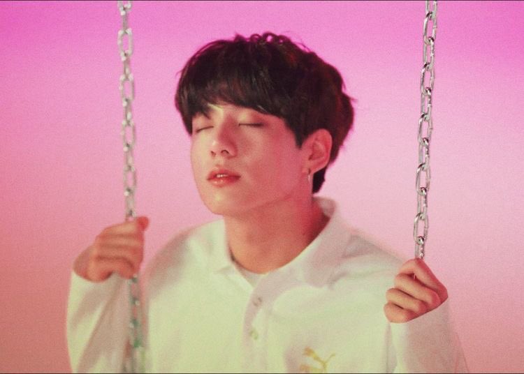 softyooncream's tweet photo. ¿Cómo chucha a nadie se le ha ocurrido hacer un fic vkook donde Tae esté maldito y destinado a no ser amado nunca más de nuevo, hasta que jk, sin explicación alguna, se enamora de él? bitch, si hay alguien que tenga talento para este arte, contácteme y me hago su mejor amiga. https://t.co/uiIHpao86J